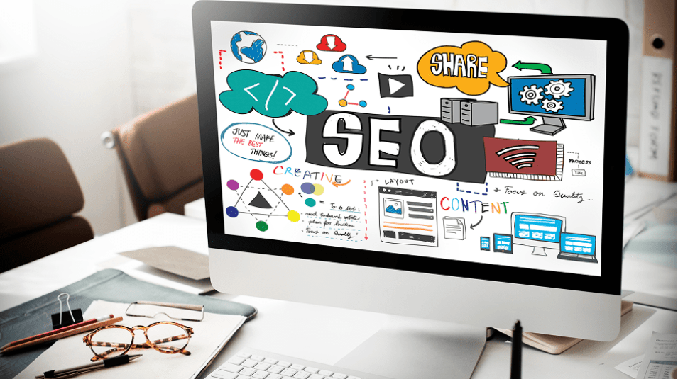SEO - надпись на мониторе компьютера